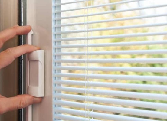 Jalousien in der Terrassentür