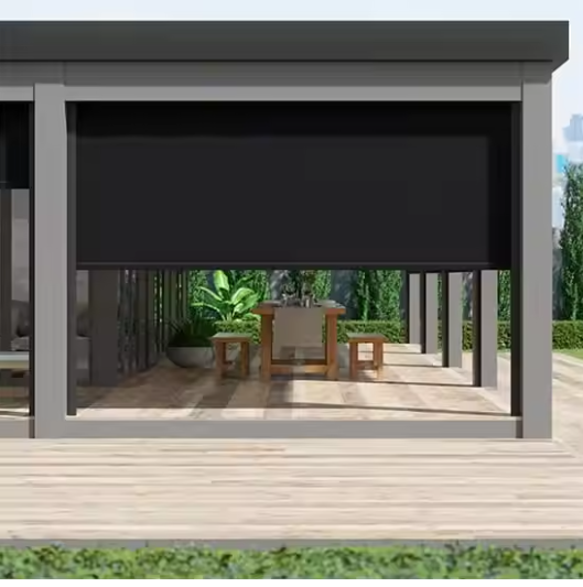 Blackout Outdoor Roller Shades mit Seitenkanälen