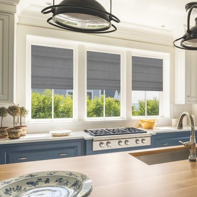 Blackout Roman Shades mit Seitenkanälen