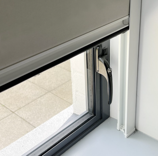 Blackout -Fenstertöne mit Seitenspuren